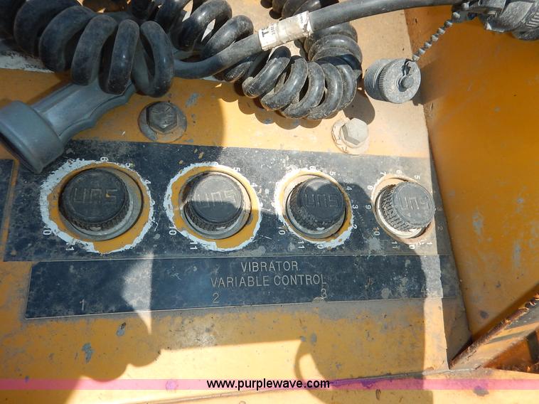 image for item J3841 1999 Gomaco GT3600 curb machine