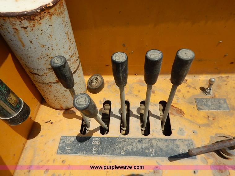 image for item J3841 1999 Gomaco GT3600 curb machine