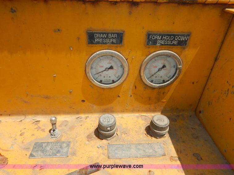 image for item J3841 1999 Gomaco GT3600 curb machine