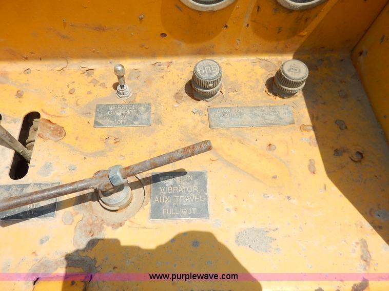 image for item J3841 1999 Gomaco GT3600 curb machine