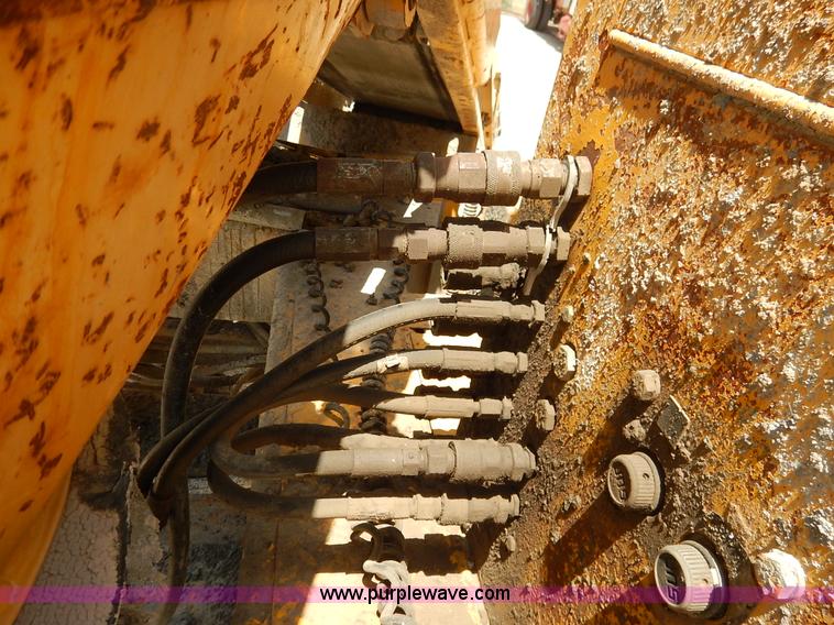 image for item J3841 1999 Gomaco GT3600 curb machine