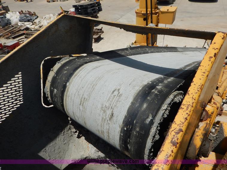 image for item J3841 1999 Gomaco GT3600 curb machine