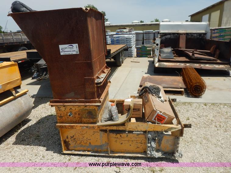 image for item J3841 1999 Gomaco GT3600 curb machine