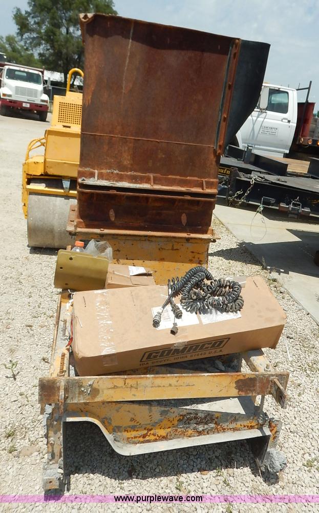 image for item J3841 1999 Gomaco GT3600 curb machine