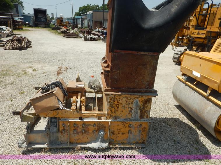 image for item J3841 1999 Gomaco GT3600 curb machine