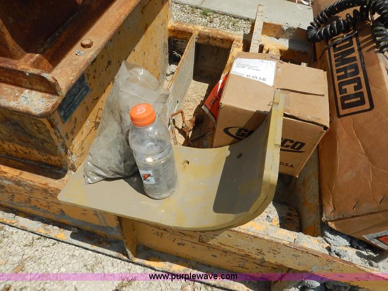 image for item J3841 1999 Gomaco GT3600 curb machine