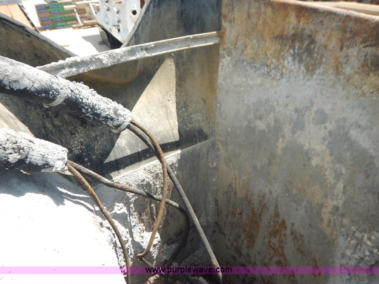 image for item J3841 1999 Gomaco GT3600 curb machine