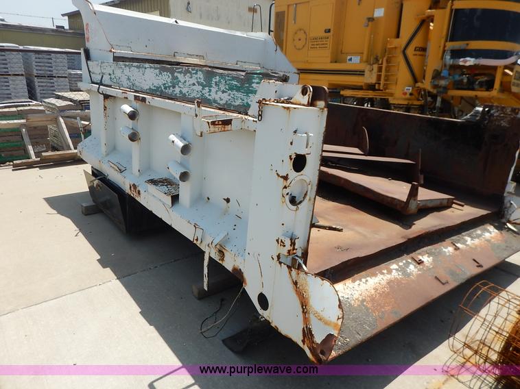 Heil dump bed in Salina, KS Item J3842 sold Purple Wave