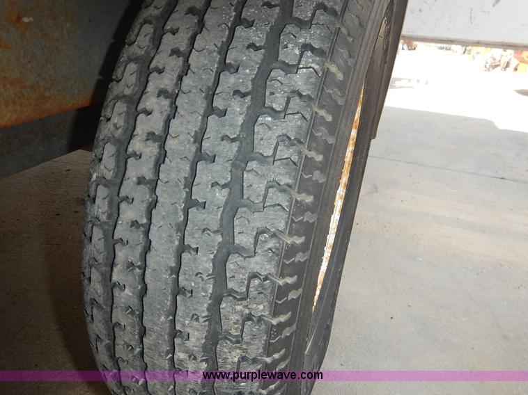 image for item J3854 2000 Continental Cargo CC712TA2 enclosed cargo trailer