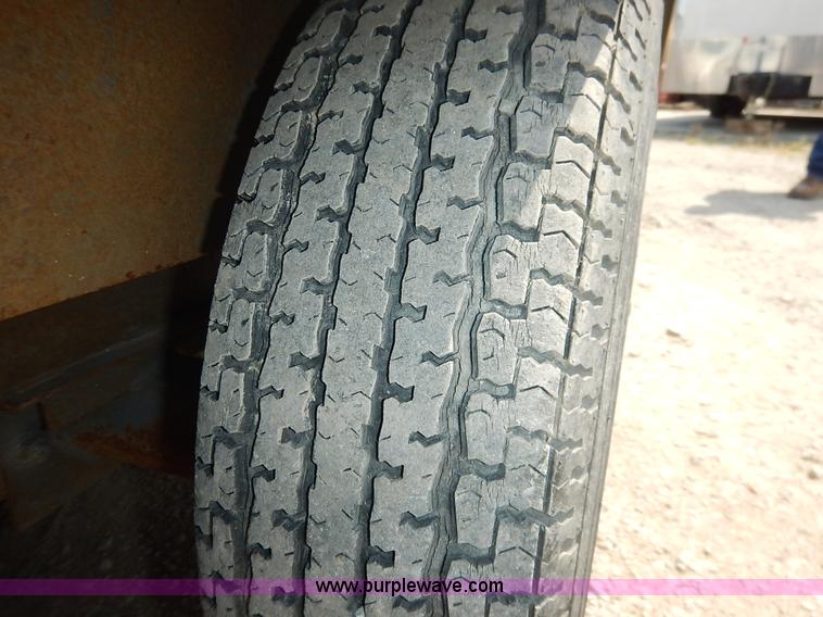 image for item J3854 2000 Continental Cargo CC712TA2 enclosed cargo trailer