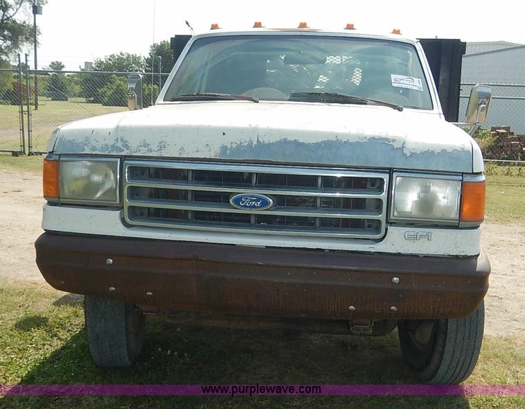 image for item J3860 1991 Ford F450 Super Duty XL flatbed dump truck