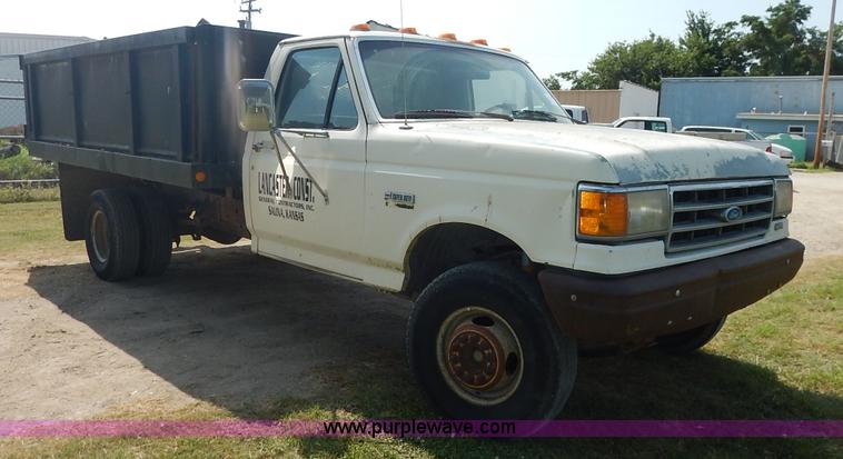 image for item J3860 1991 Ford F450 Super Duty XL flatbed dump truck