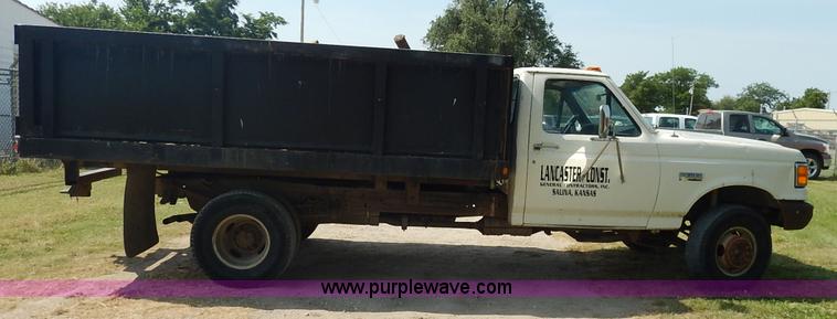 image for item J3860 1991 Ford F450 Super Duty XL flatbed dump truck