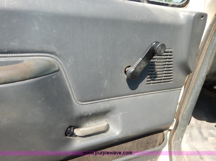 image for item J3860 1991 Ford F450 Super Duty XL flatbed dump truck