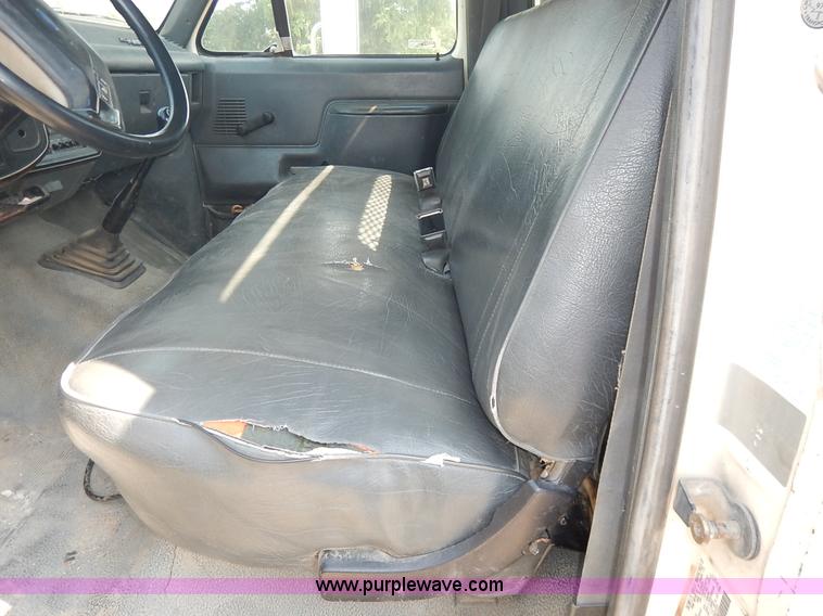 image for item J3860 1991 Ford F450 Super Duty XL flatbed dump truck