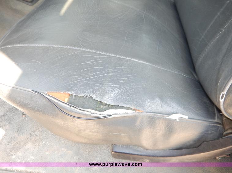 image for item J3860 1991 Ford F450 Super Duty XL flatbed dump truck