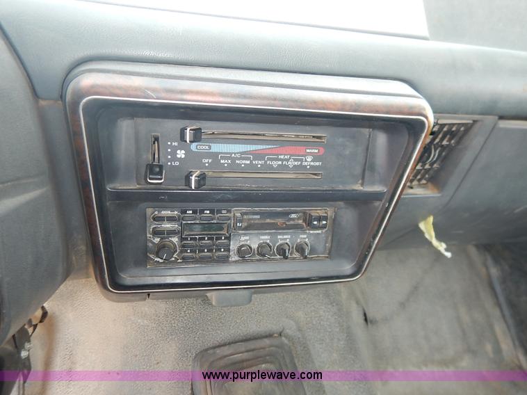 image for item J3860 1991 Ford F450 Super Duty XL flatbed dump truck