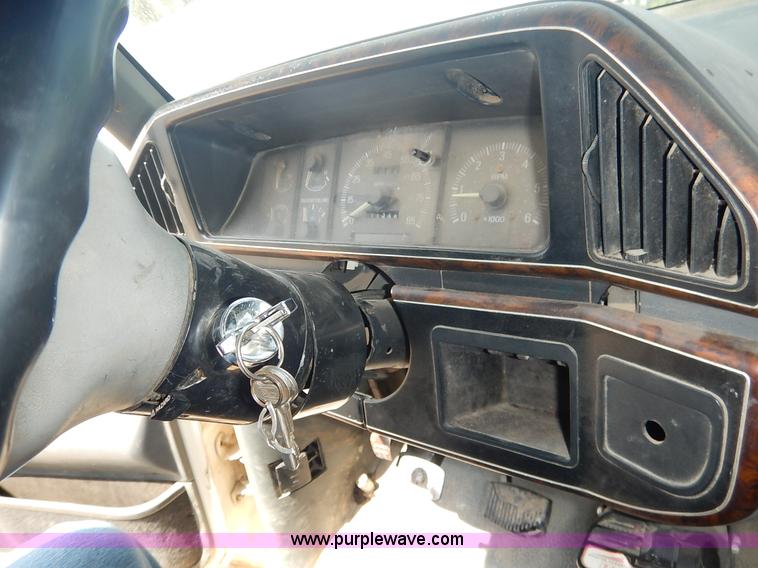 image for item J3860 1991 Ford F450 Super Duty XL flatbed dump truck