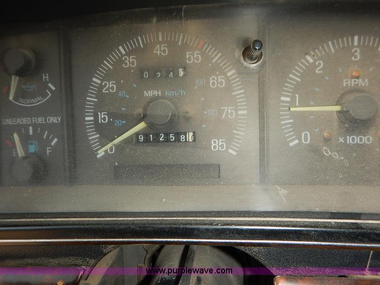 image for item J3860 1991 Ford F450 Super Duty XL flatbed dump truck