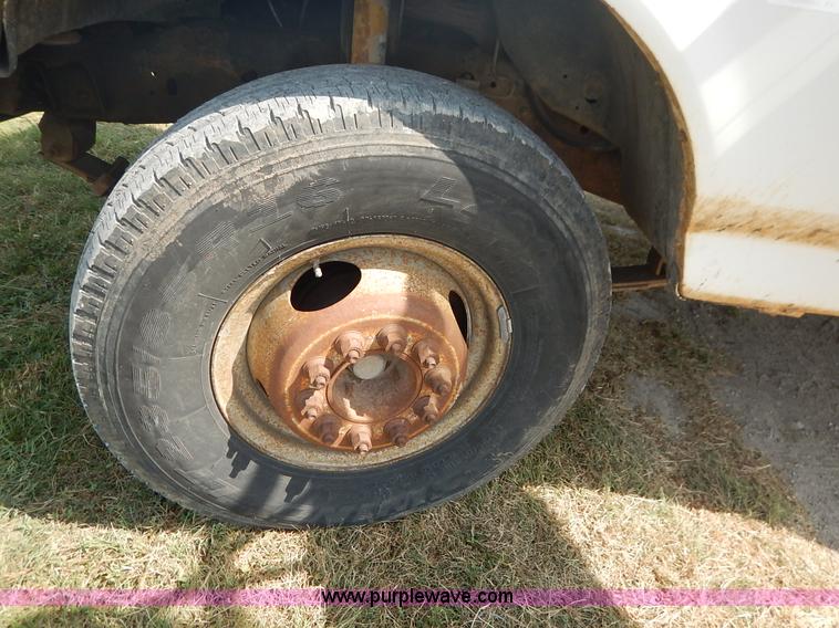 image for item J3860 1991 Ford F450 Super Duty XL flatbed dump truck