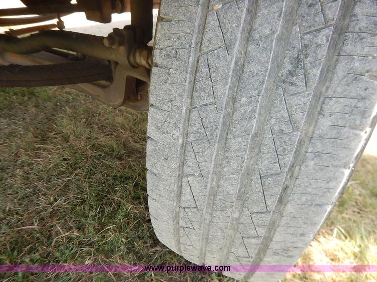 image for item J3860 1991 Ford F450 Super Duty XL flatbed dump truck