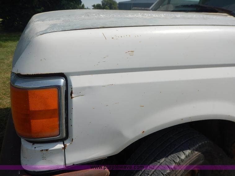 image for item J3860 1991 Ford F450 Super Duty XL flatbed dump truck