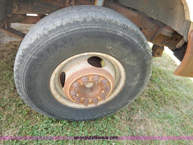 image for item J3860 1991 Ford F450 Super Duty XL flatbed dump truck