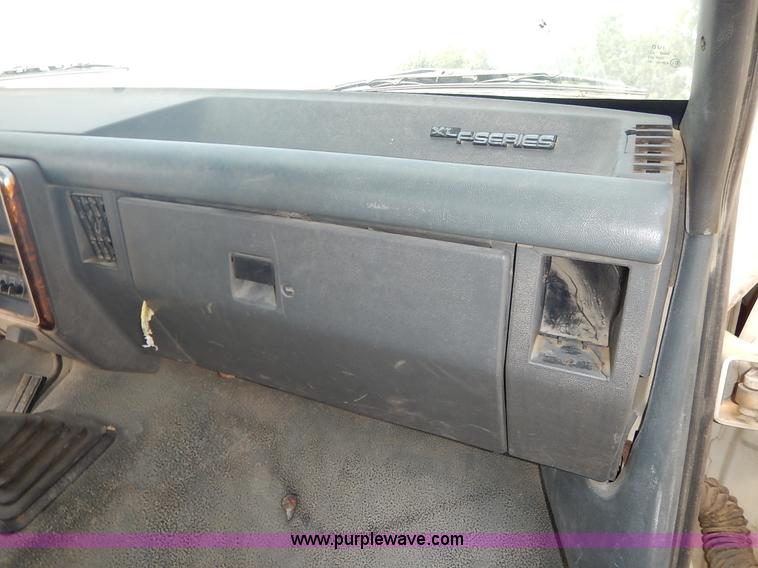 image for item J3860 1991 Ford F450 Super Duty XL flatbed dump truck