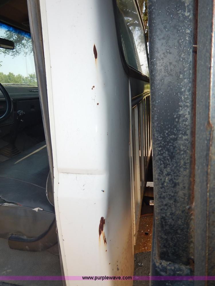 image for item J3860 1991 Ford F450 Super Duty XL flatbed dump truck