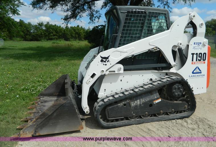 image for item K8099 2009 Bobcat T190 skid steer