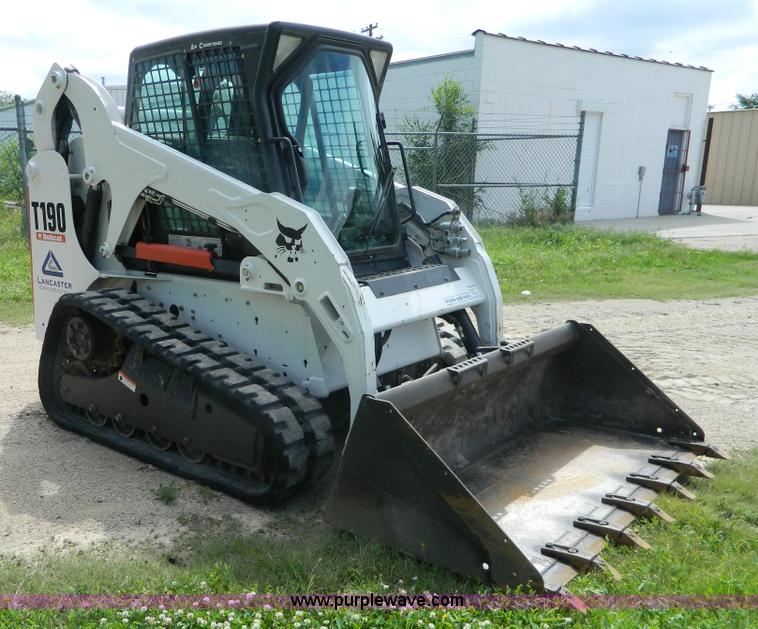 image for item K8099 2009 Bobcat T190 skid steer