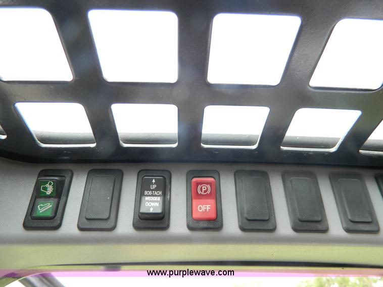 image for item K8099 2009 Bobcat T190 skid steer