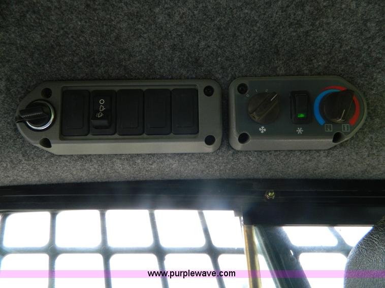 image for item K8099 2009 Bobcat T190 skid steer