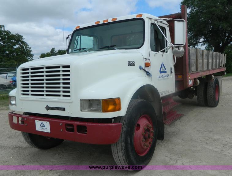 image for item K8102 1999 International 4900 flatbed dump truck