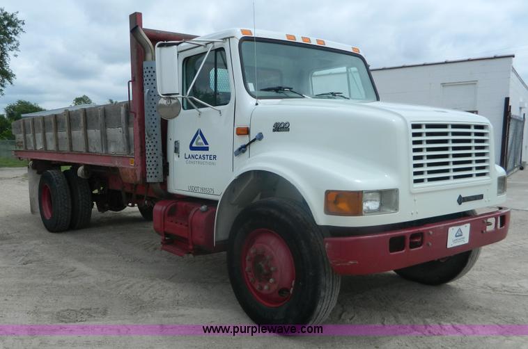 image for item K8102 1999 International 4900 flatbed dump truck