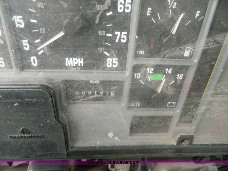 image for item K8102 1999 International 4900 flatbed dump truck