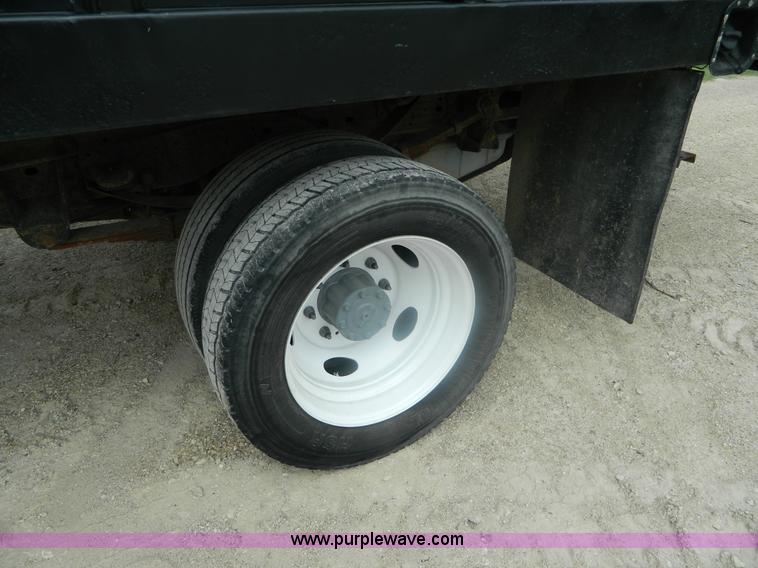 image for item K8103 2001 Ford F450 Super Duty flatbed truck