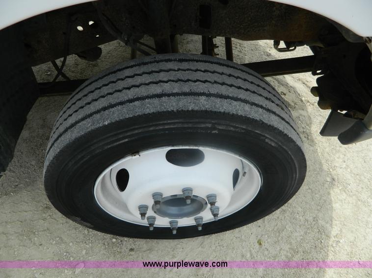 image for item K8103 2001 Ford F450 Super Duty flatbed truck