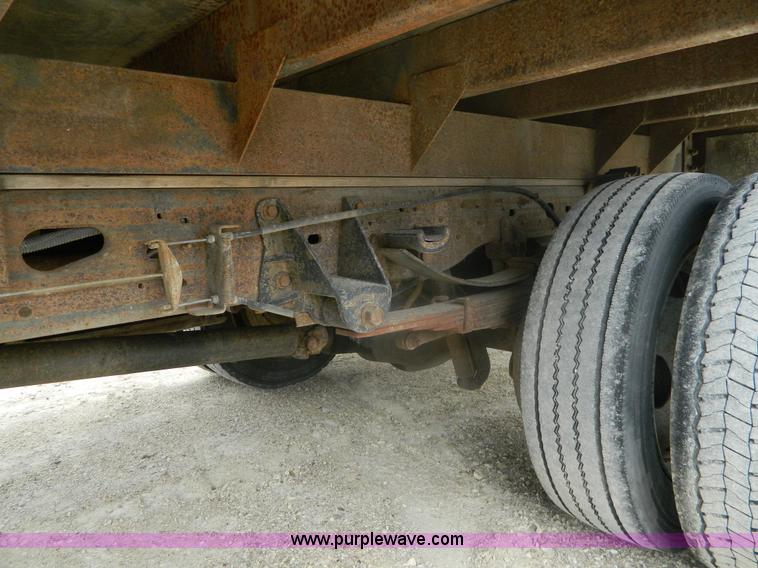 image for item K8103 2001 Ford F450 Super Duty flatbed truck