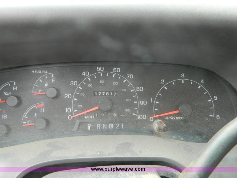 image for item K8103 2001 Ford F450 Super Duty flatbed truck