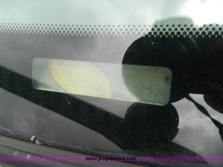 image for item K8103 2001 Ford F450 Super Duty flatbed truck