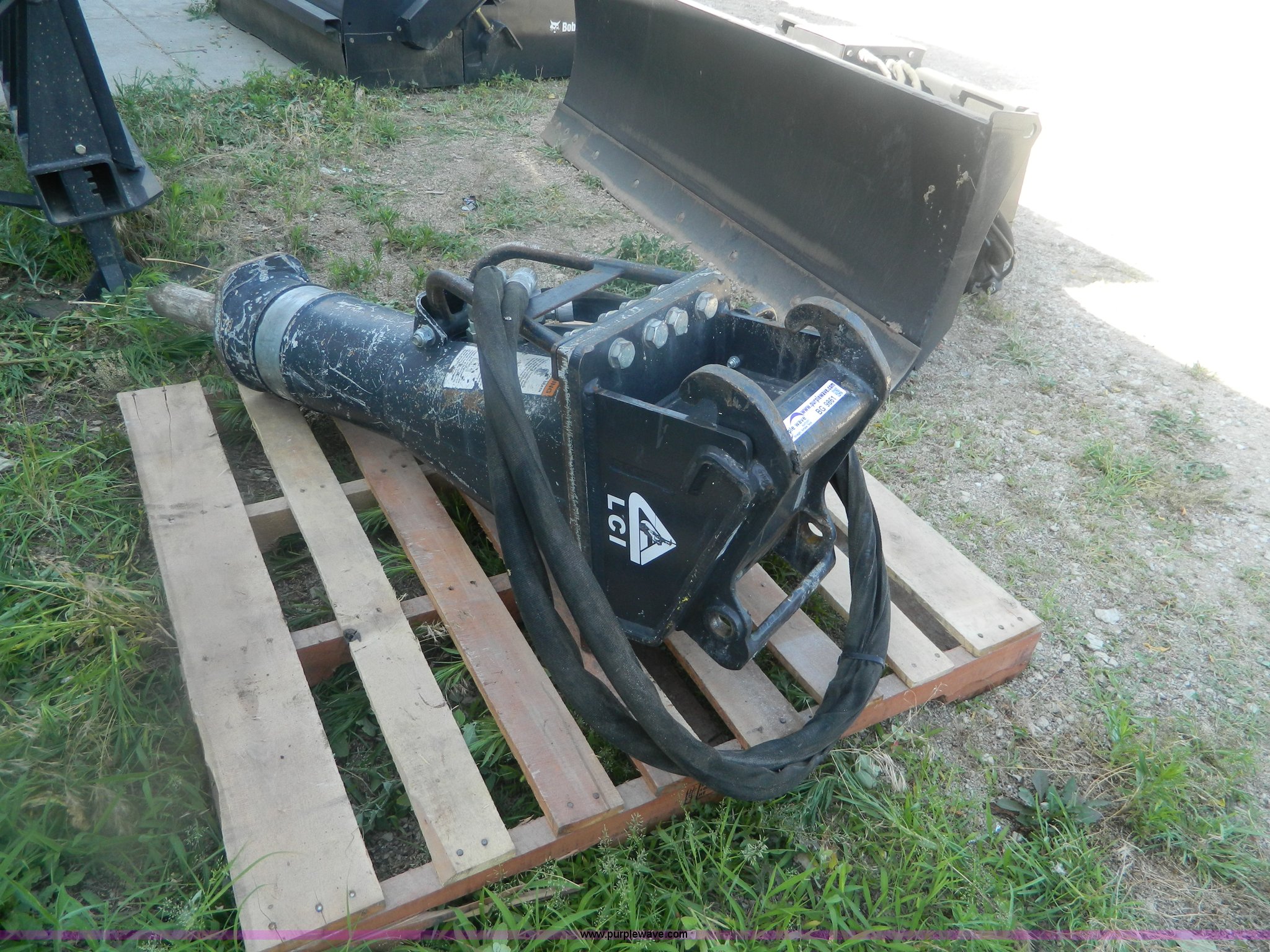 2009 Bobcat 980 concrete breaker in Salina, KS Item BG9861 sold