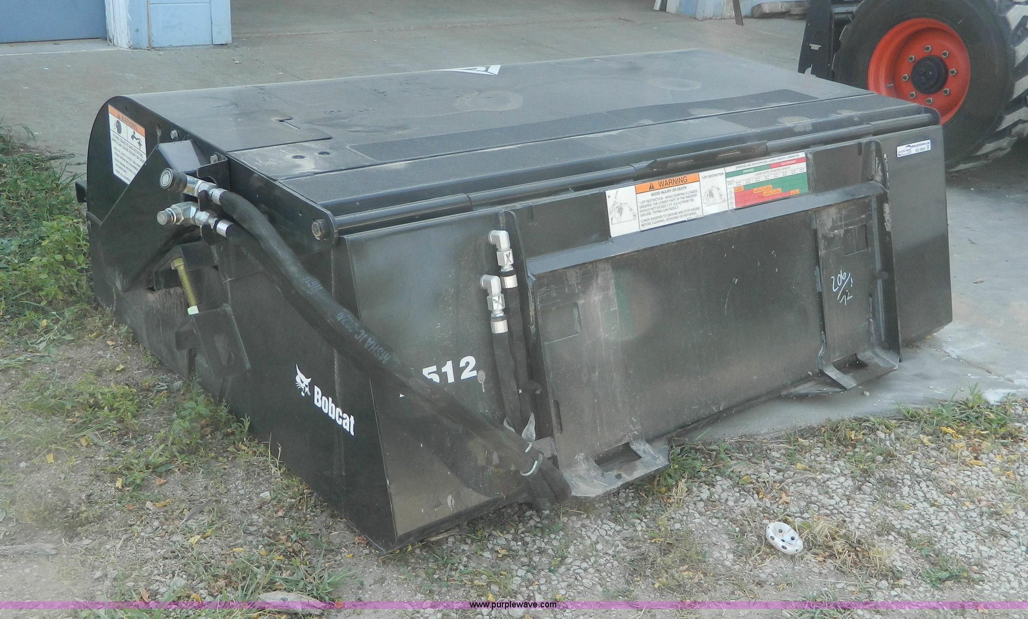 2009 Bobcat 72 sweeper in Salina, KS | Item BG9864 sold | Purple Wave