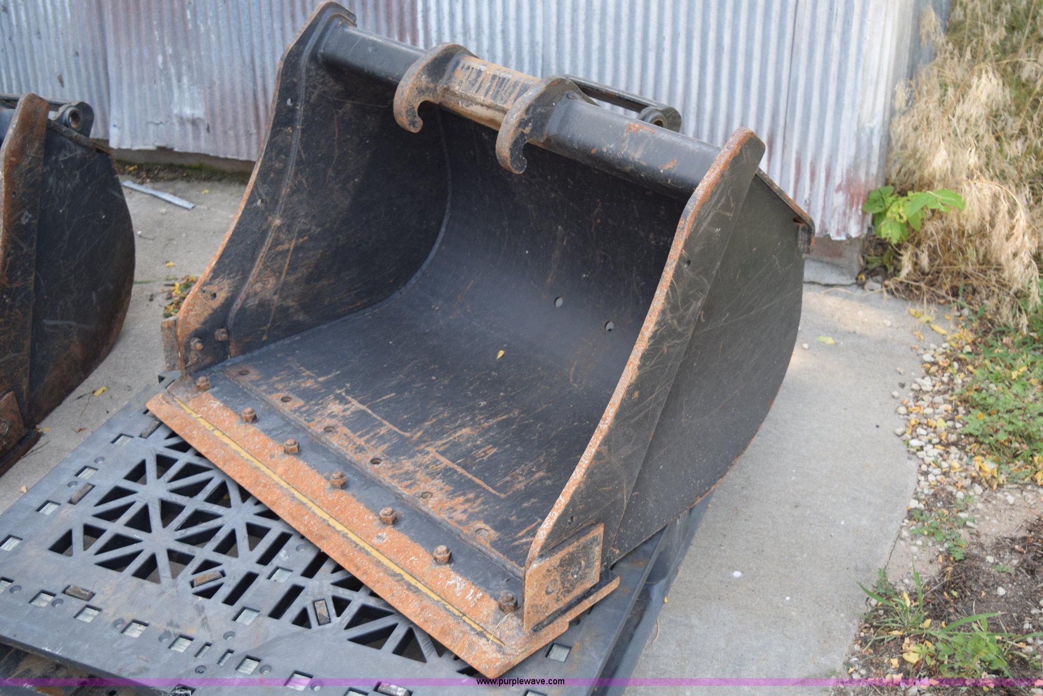 Bobcat compact excavator bucket in Salina, KS Item BG9868 sold