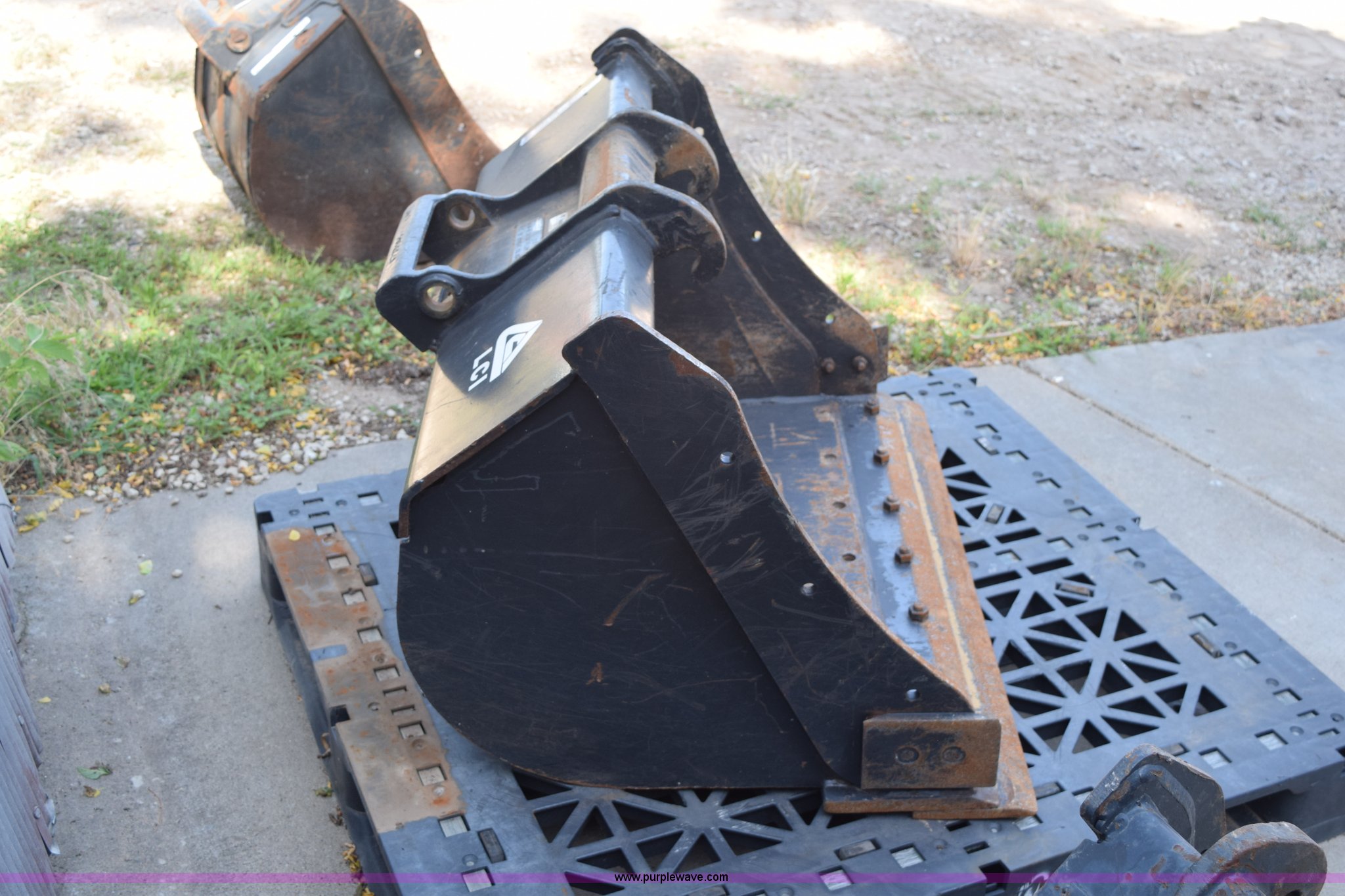 Bobcat compact excavator bucket in Salina, KS Item BG9868 sold