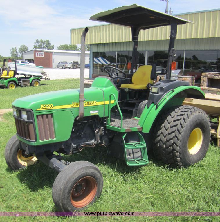 image for item BA9250 2003 John Deere 5220 tractor