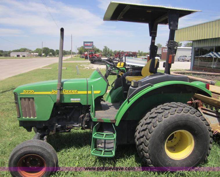 image for item BA9250 2003 John Deere 5220 tractor