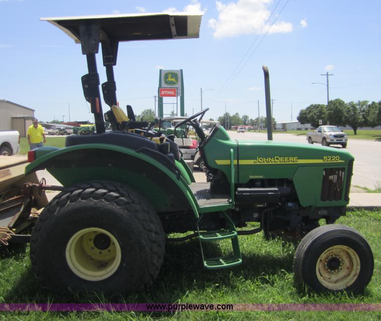 image for item BA9250 2003 John Deere 5220 tractor