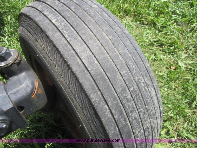 image for item BA9250 2003 John Deere 5220 tractor