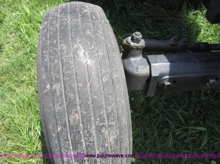 image for item BA9250 2003 John Deere 5220 tractor